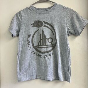 Disney Galaxy’s Edge / Star Wars Black Spire Outpost t-shirt, kid’s medium